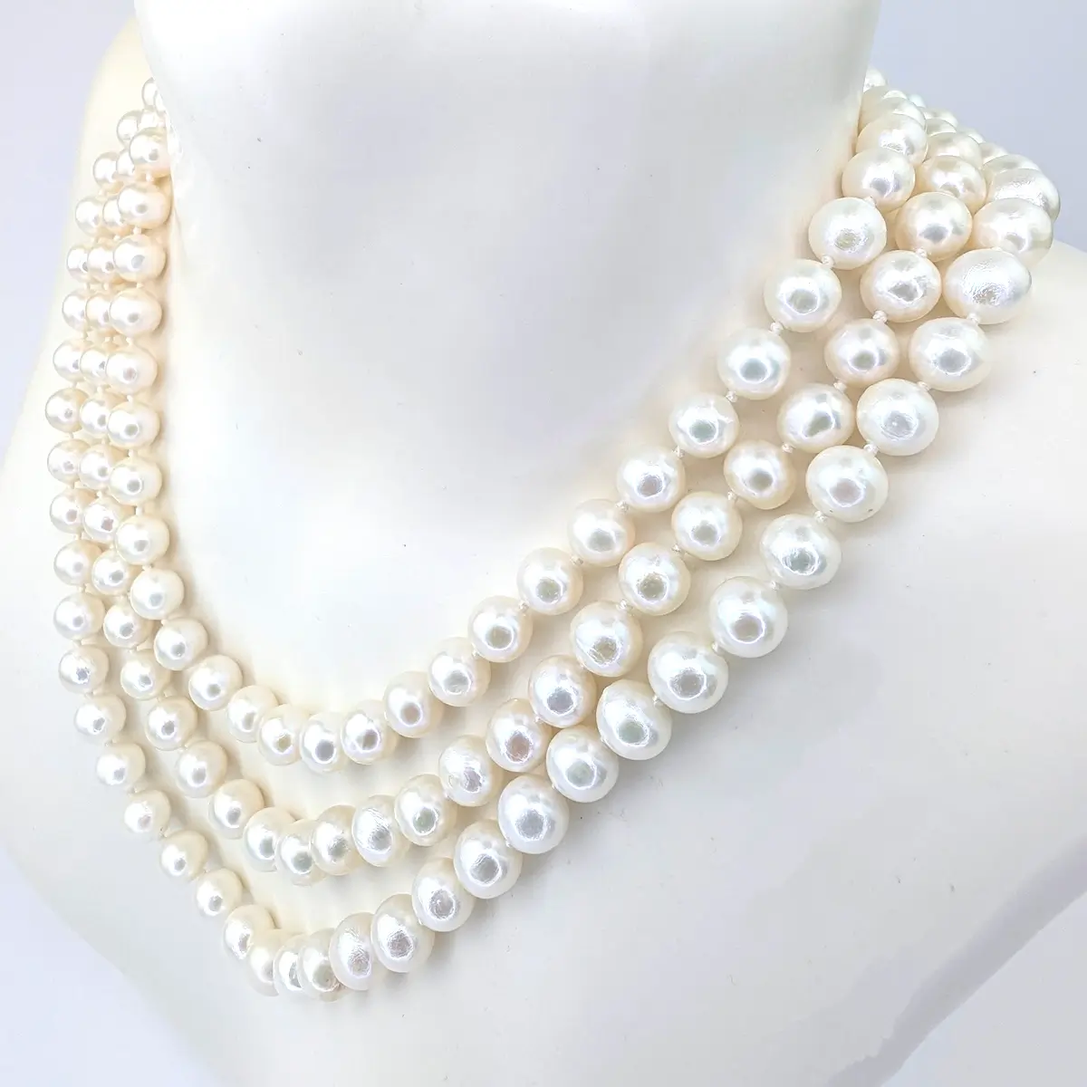 22-inch Pearl Necklace with Bolt Ring Clasp